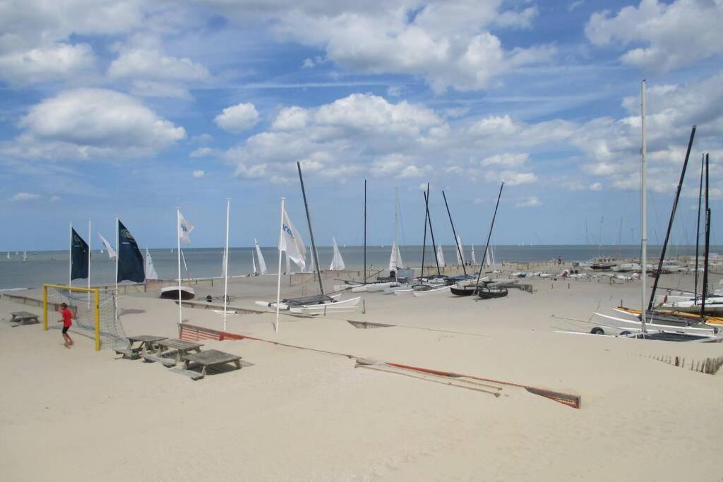Appartement Residentie Astrid Met Private Parking Bredene Zewnętrze zdjęcie