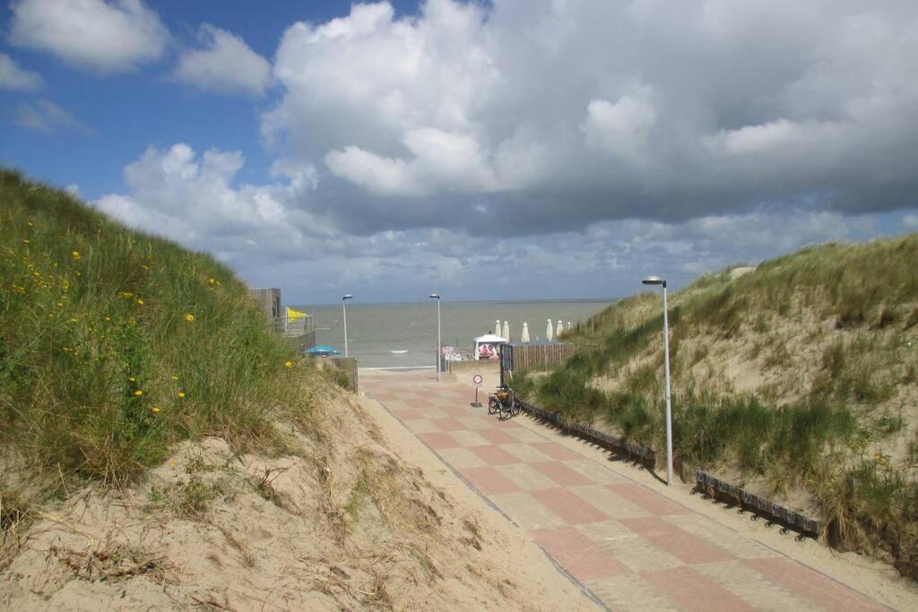 Appartement Residentie Astrid Met Private Parking Bredene Zewnętrze zdjęcie