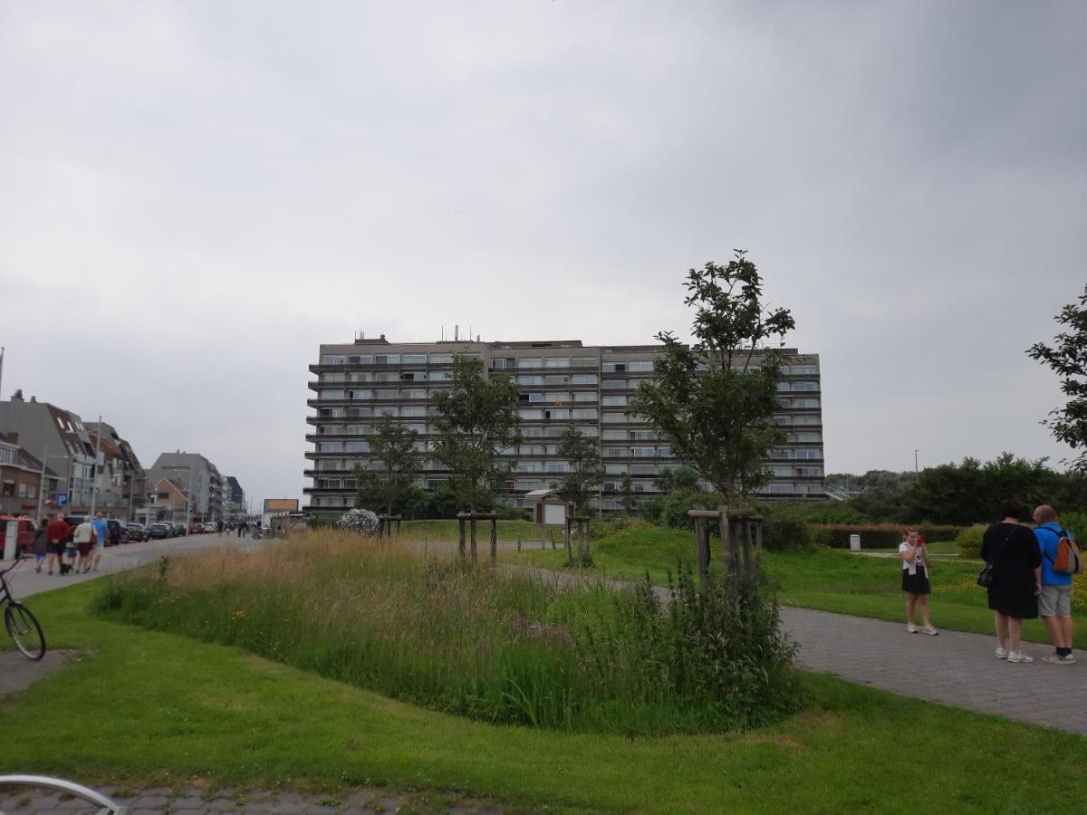 Appartement Residentie Astrid Met Private Parking Bredene Zewnętrze zdjęcie